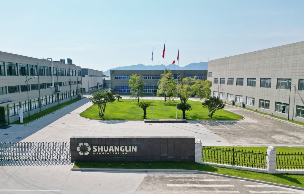 龙8头号玩家模具荣膺“中国模具重点主干企业”声誉称呼